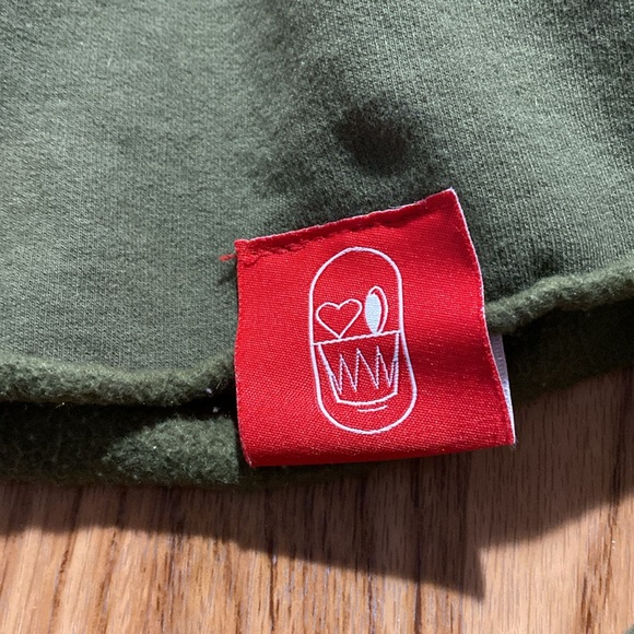 Pain & Killers & Drugs & Crime cropped sweatshirt green orange RX prescription - Picture 2 of 8